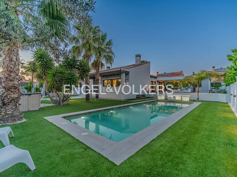 Piscina de Casa o chalet en venta en Mutxamel con Aire acondicionado, Calefacción y Jardín privado