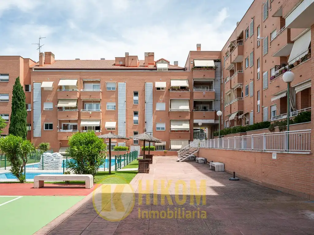 Exterior view of Ground floor for sale in Las Rozas de Madrid  with Air Conditioner, Private garden and Terrace