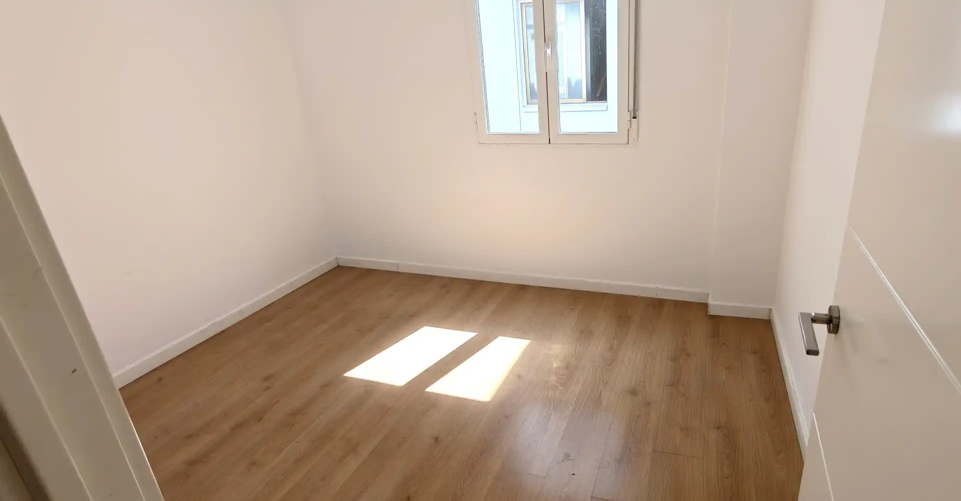 Habitación de Piso en venta en Zaragoza con Calefacción, Parquet y Terraza