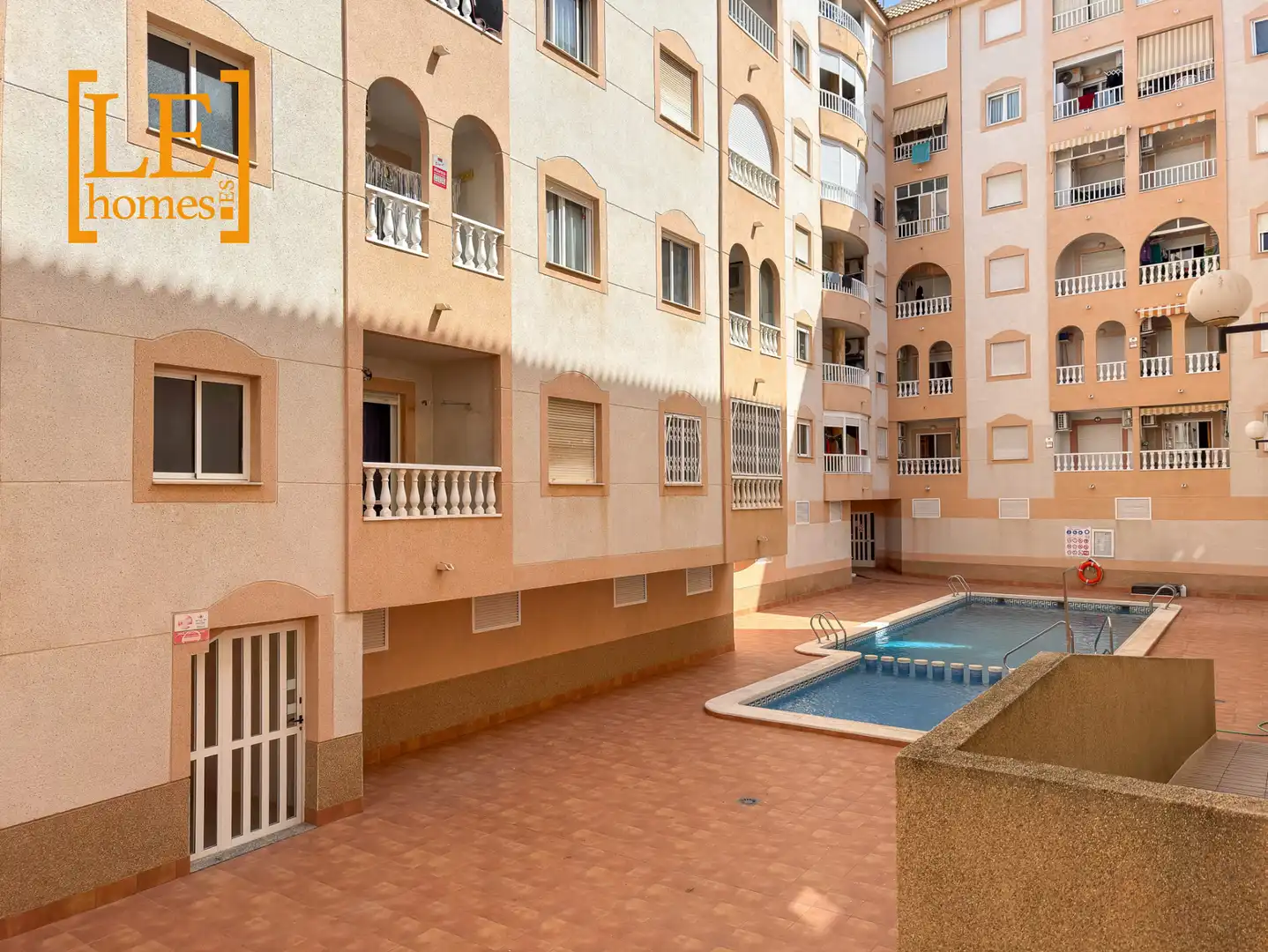 Vista exterior de Apartament en venda en Torrevieja amb Aire condicionat, Calefacció i Moblat