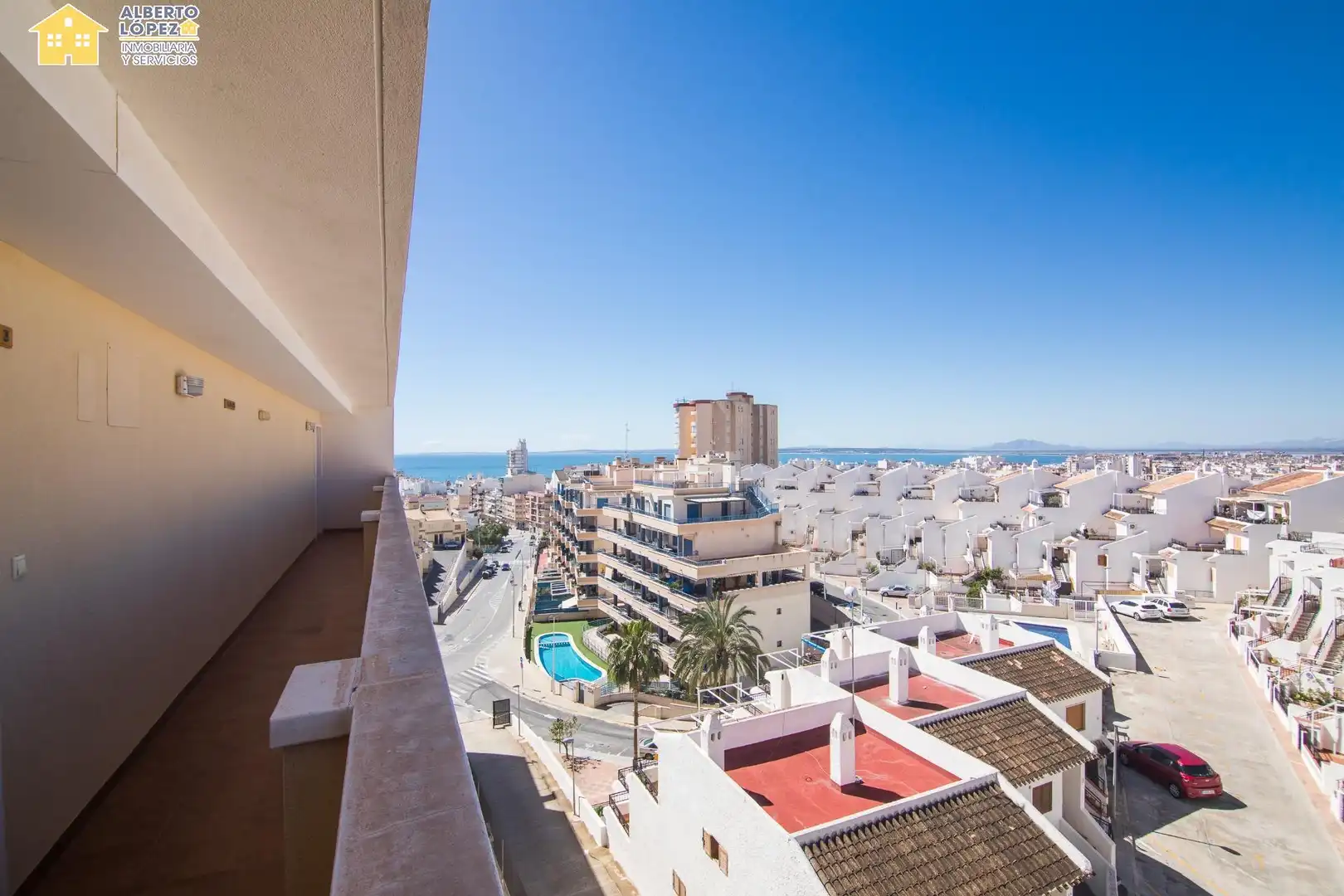 Vista exterior de Àtic en venda en Santa Pola amb Aire condicionat, Terrassa i Balcó