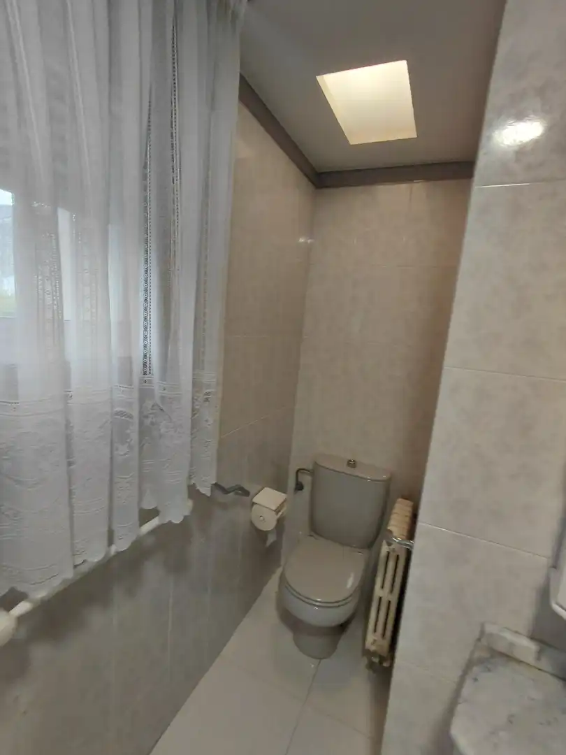 Baño de Casa o chalet en venta en Oleiros con Calefacción, Jardín privado y Parquet