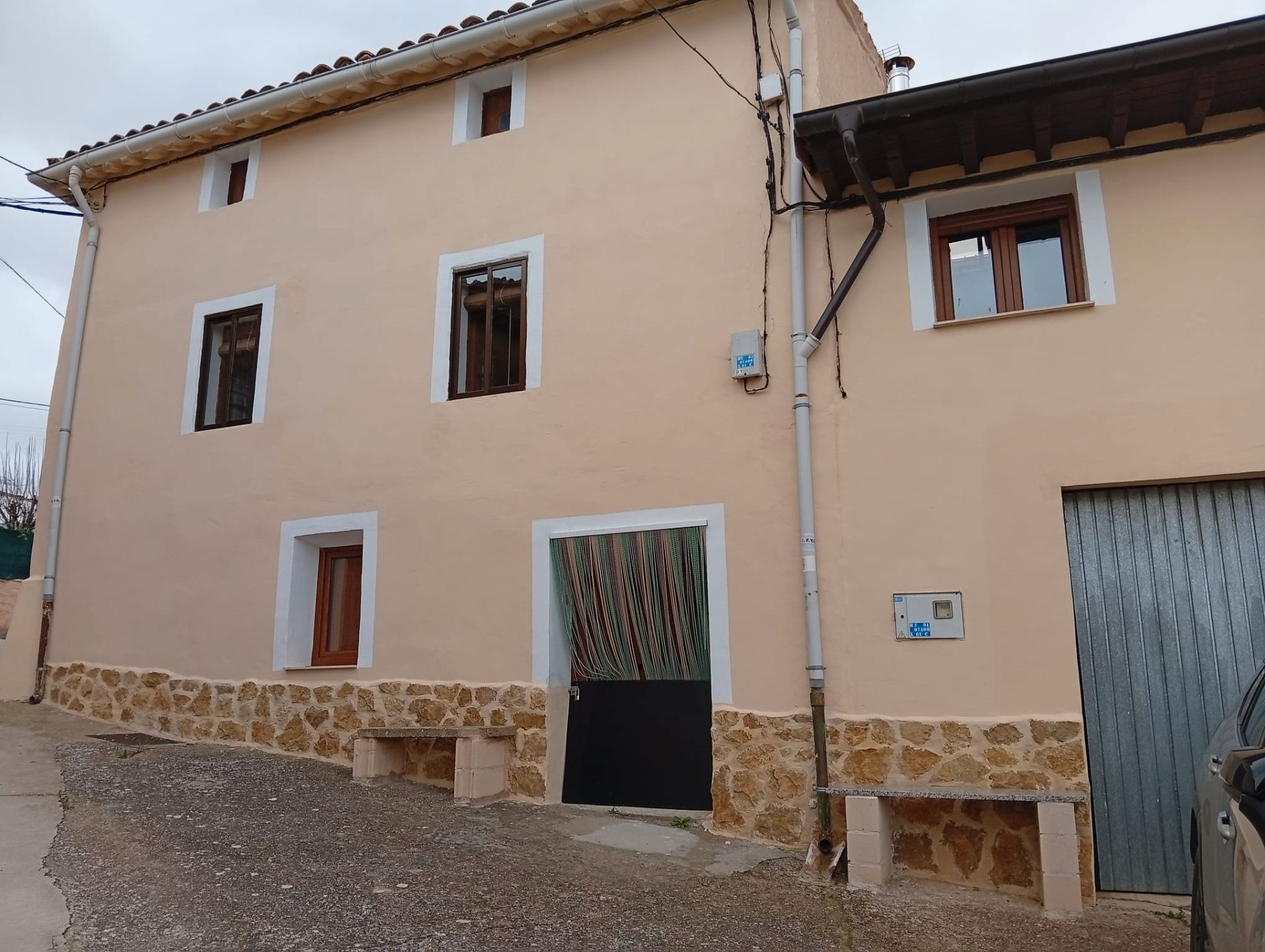 Vista exterior de Casa o xalet en venda en Los Barrios de Bureba  amb Jardí privat, Traster i Moblat