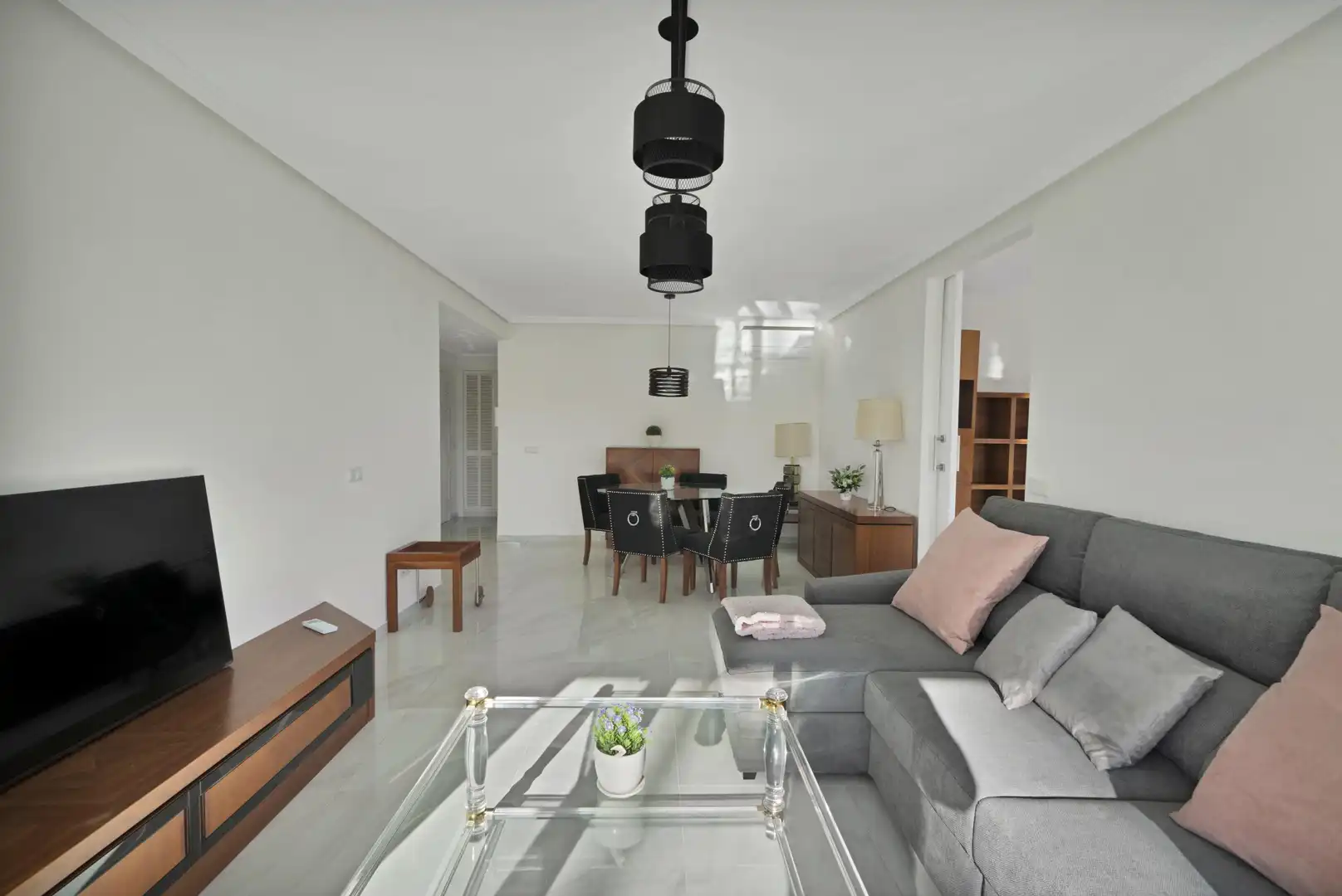 Sala de estar de Apartamento de alquiler en Marbella con Calefacción, Jardín privado y Amueblado