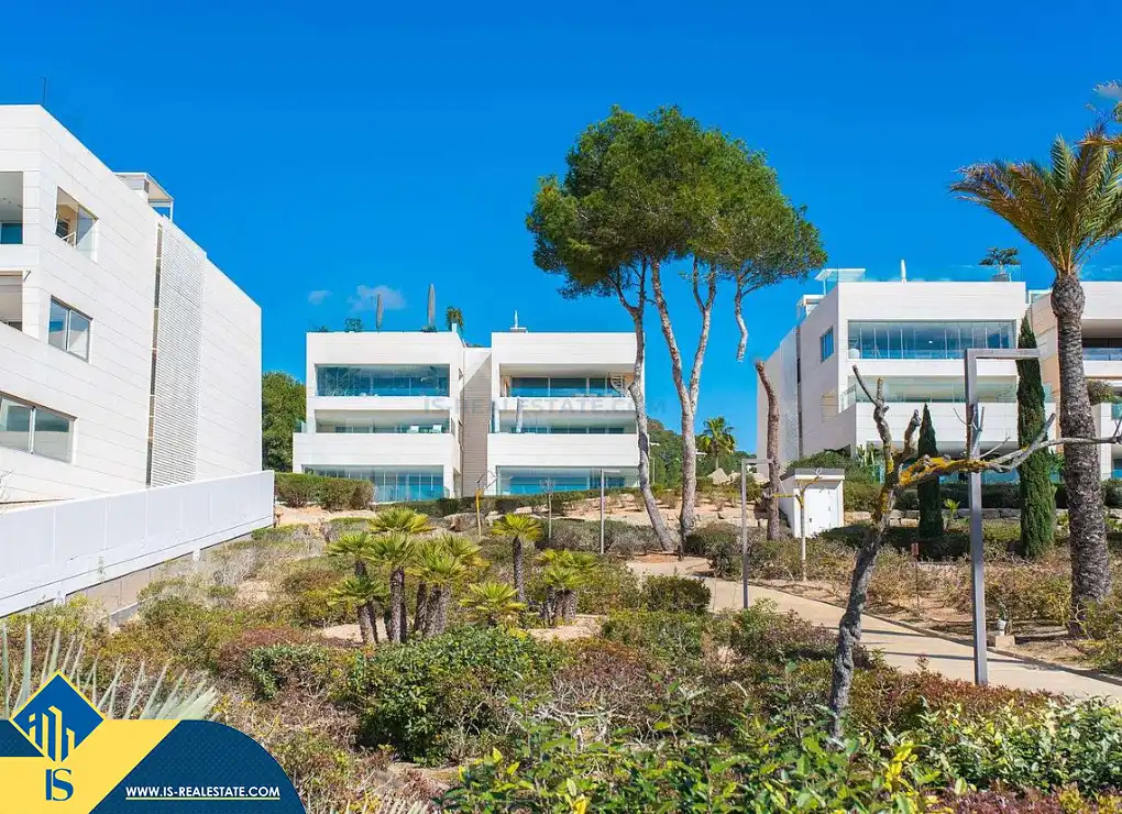 Vista exterior de Àtic en venda en Santa Eulària des Riu amb Terrassa, Moblat i Piscina comunitària