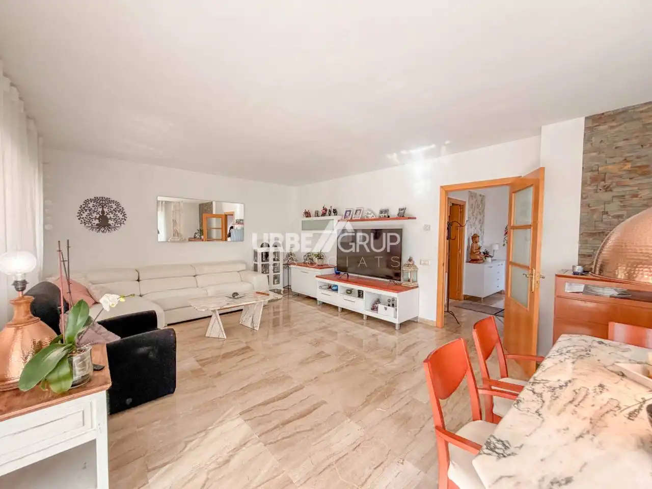 Sala d'estar de Casa adosada en venda en Terrassa amb Calefacció, Jardí privat i Terrassa