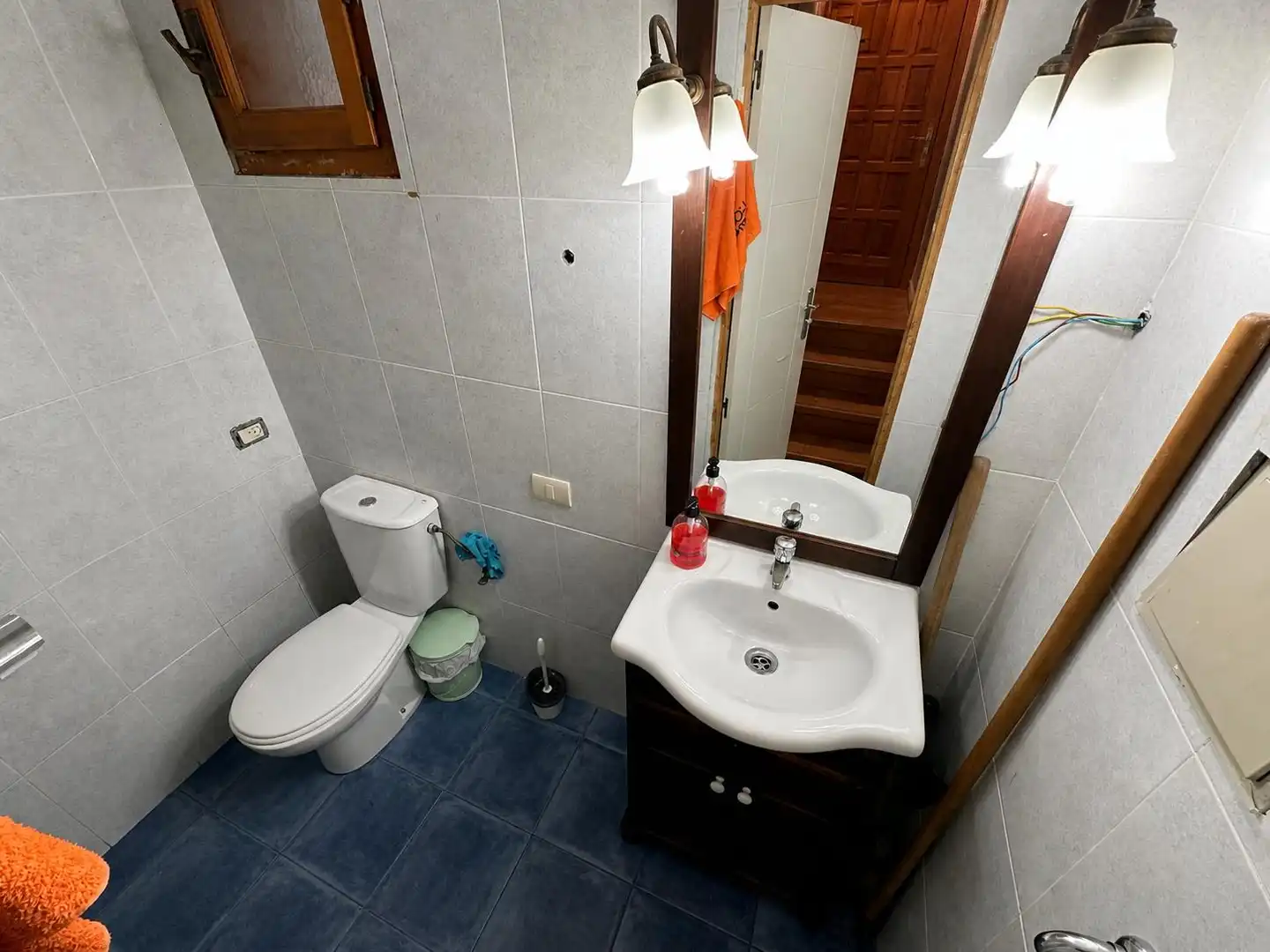 Bany de Casa o xalet en venda en Burgos amb Calefacció, Terrassa i Traster