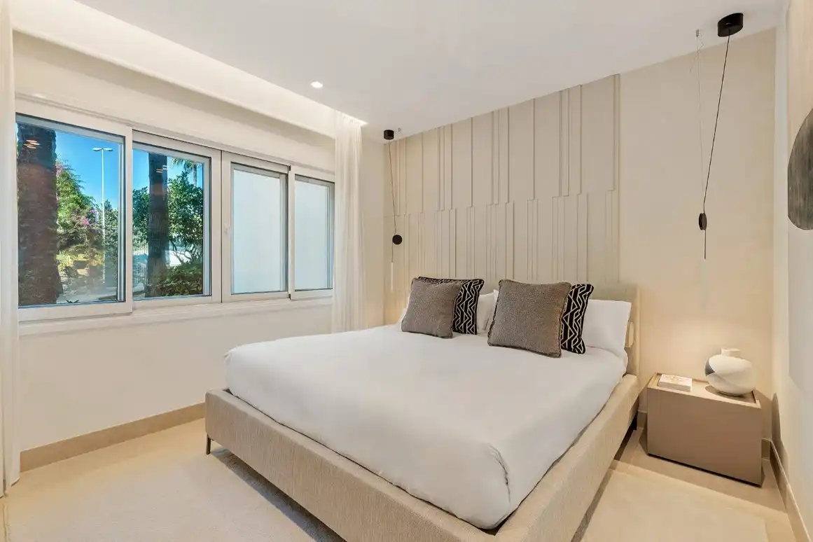 Dormitori de Apartament en venda en Estepona amb Aire condicionat, Calefacció i Jardí privat