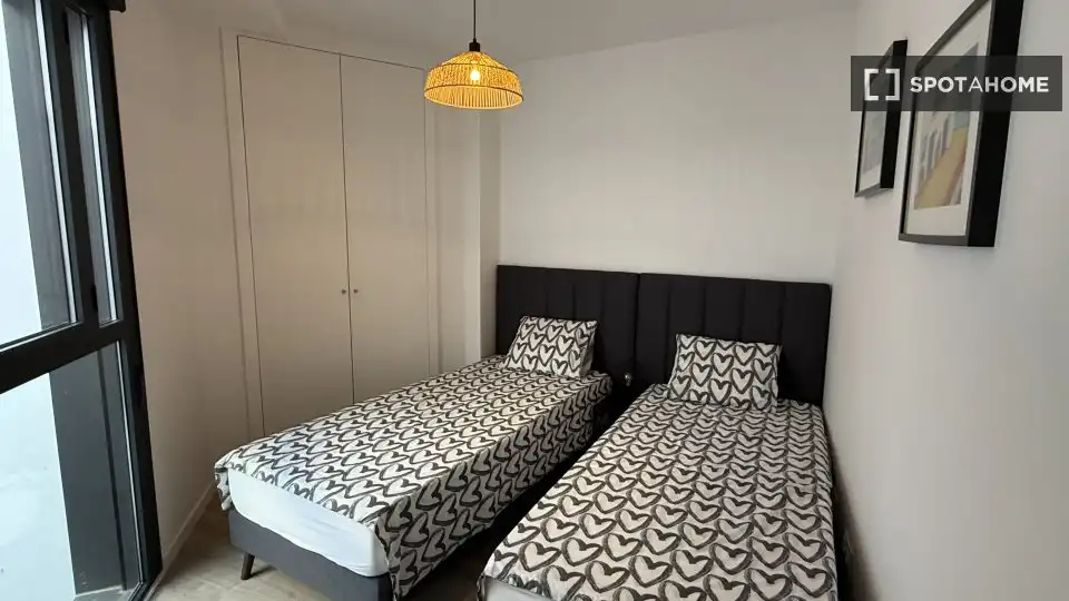Dormitori de Apartament per a compartir en Málaga amb Aire condicionat, Terrassa i Moblat