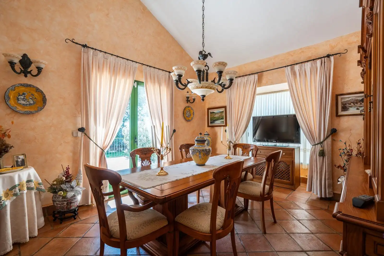 Dining room of Country homes for sale in Chinchón  with Air Conditioner, Heating and Private garden