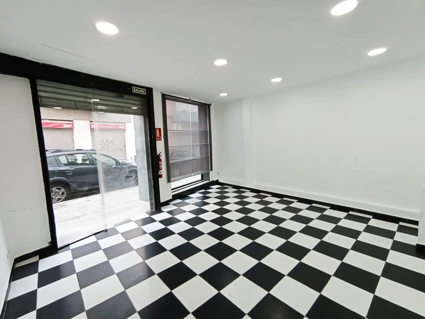 Local de alquiler en Transversal, 243, Sant Pere