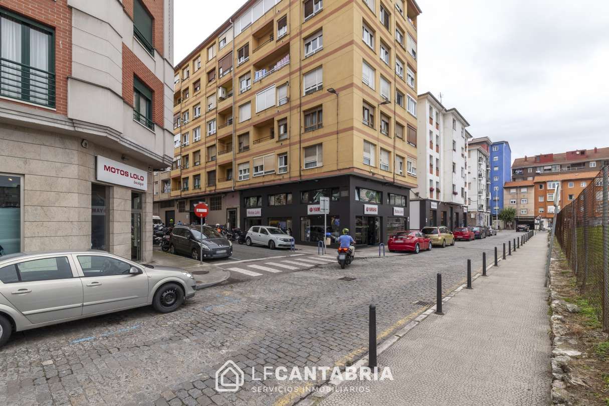 Vista exterior de Pis en venda en Santander amb Traster