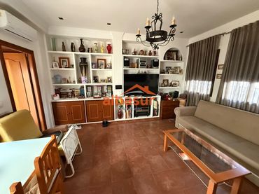 Casa amb balcó en venda a Sur