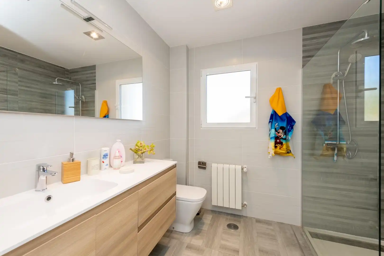 Baño de Casa o chalet en venta en Alicante / Alacant con Aire acondicionado, Calefacción y Jardín privado