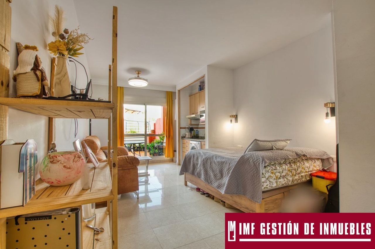 Dormitori de Estudi en venda en Rincón de la Victoria amb Terrassa, Moblat i Piscina comunitària