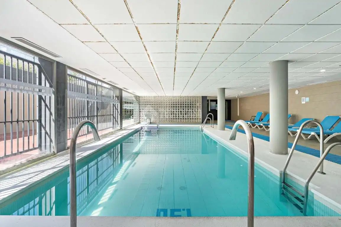 Piscina de Piso en venta en Roquetas de Mar con Aire acondicionado, Terraza y Amueblado