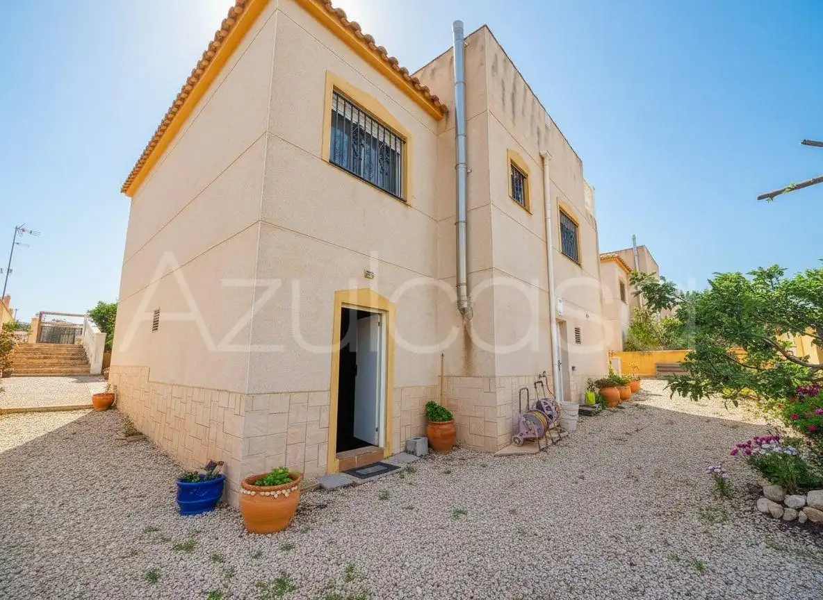 Vista exterior de Casa o chalet en venta en Castalla con Jardín privado, Terraza y Trastero