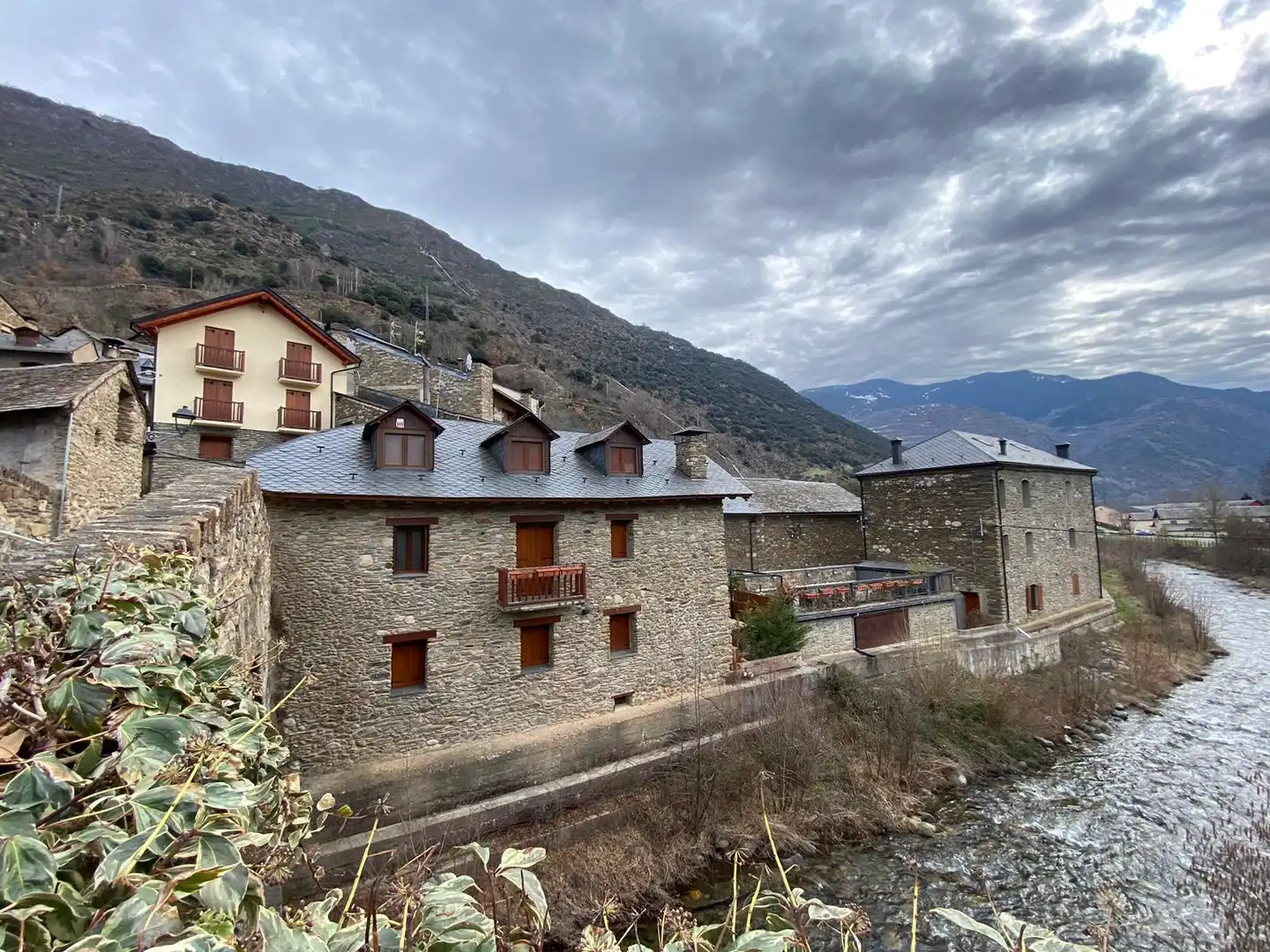 Vista exterior de Casa o chalet en venta en Esterri d'Àneu con Calefacción, Parquet y Terraza