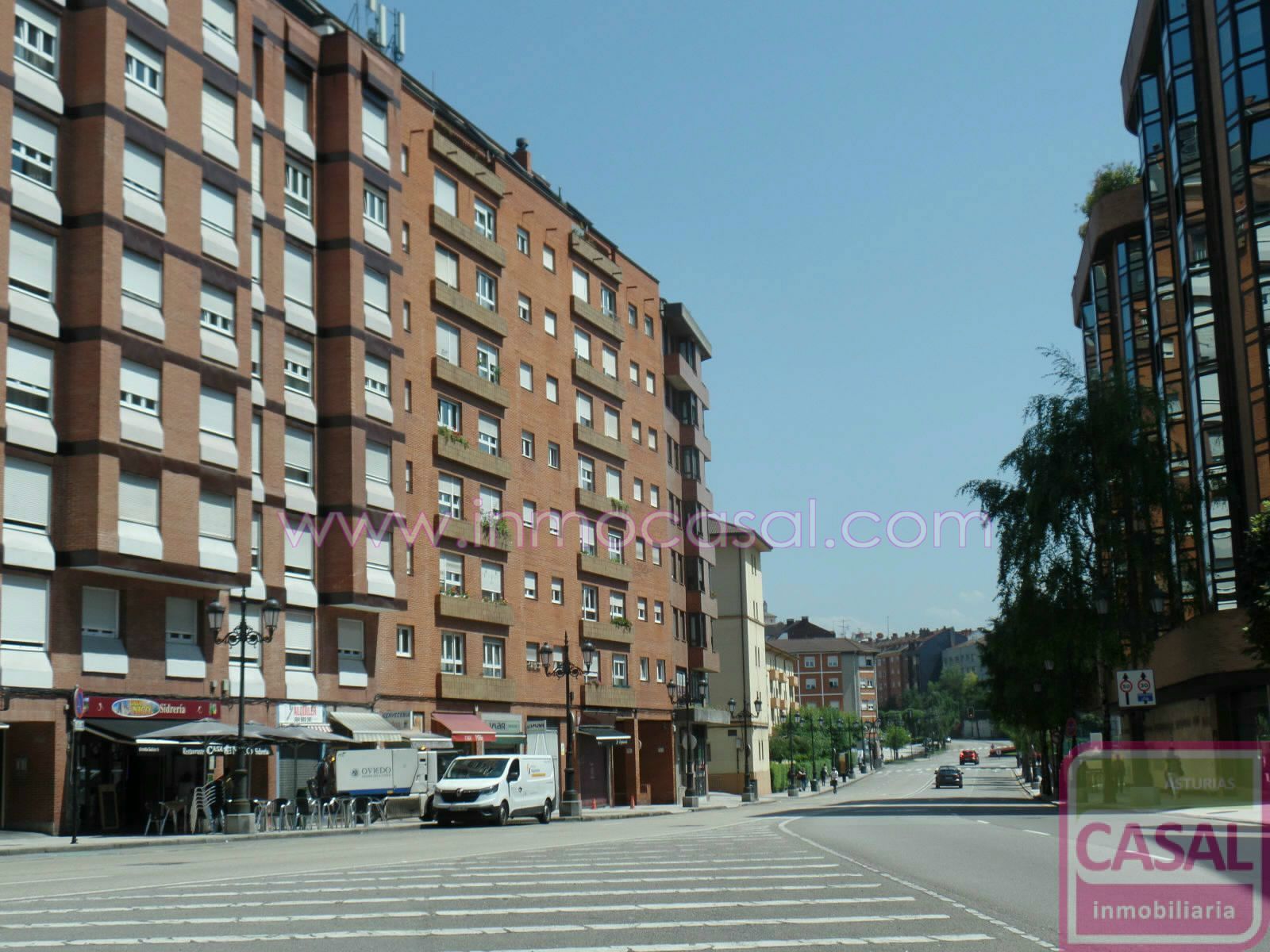 Vista exterior de Pis de lloguer en Oviedo  amb Calefacció