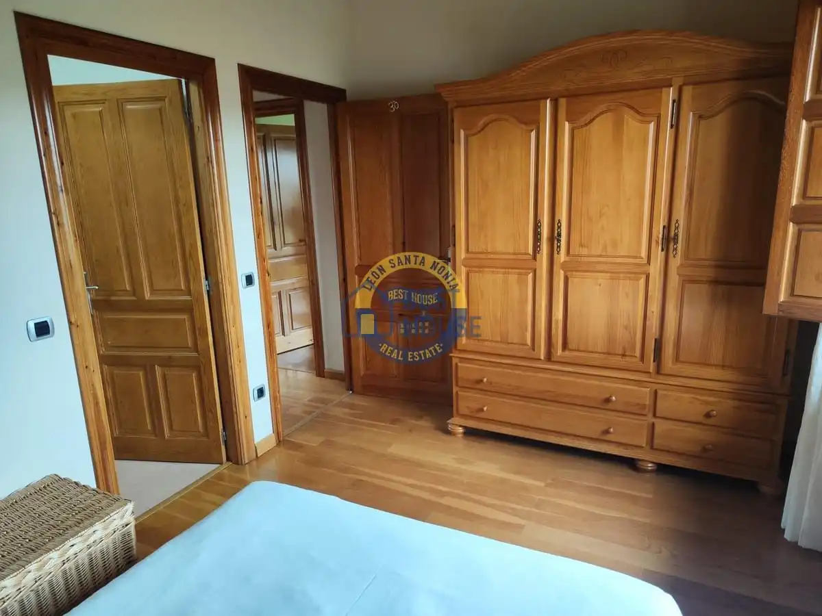 Habitación de Casa o chalet en venta en Villaquilambre con Calefacción, Jardín privado y Parquet