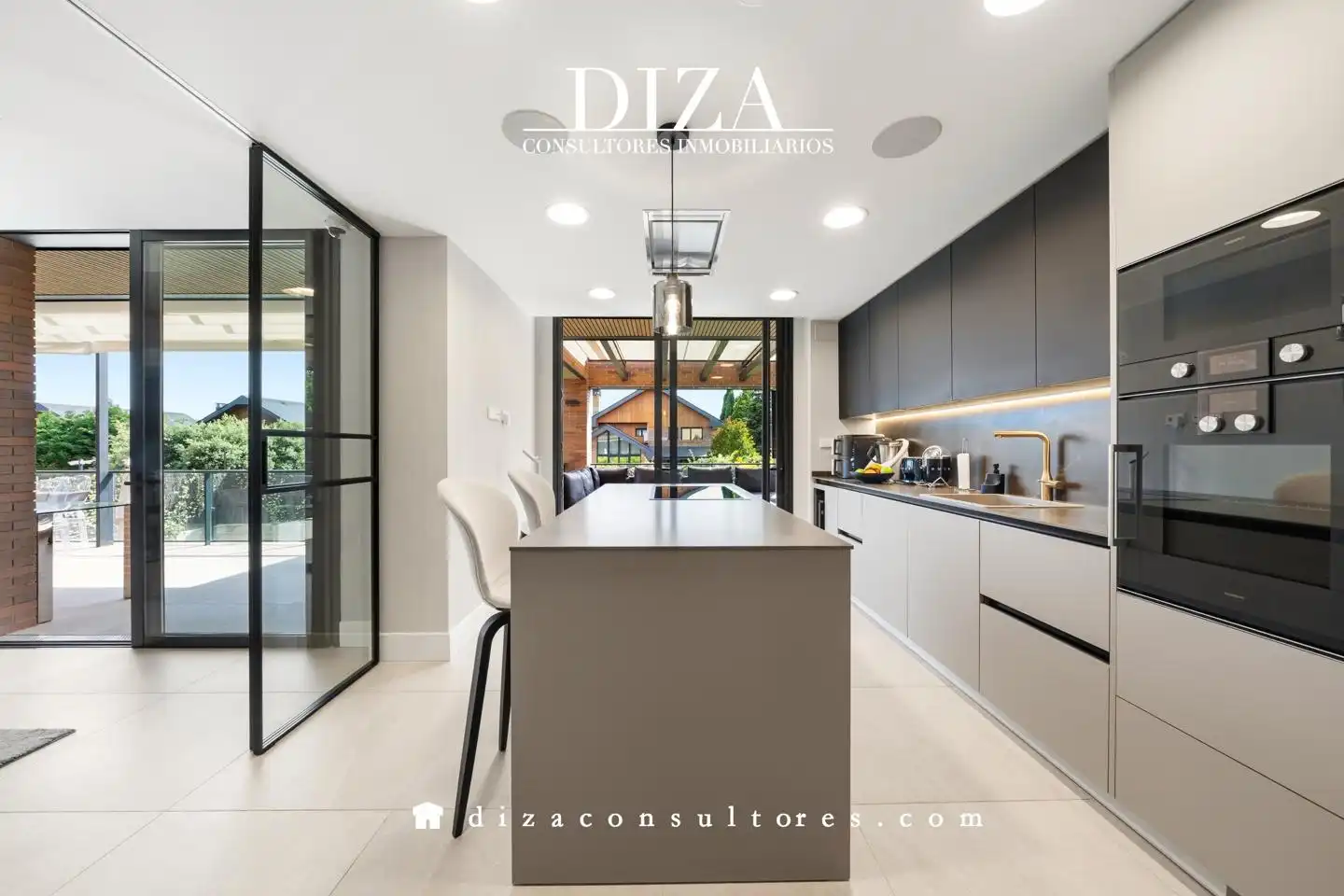 Kitchen of Houses for sale in Las Rozas de Madrid  with Air Conditioner, Heating and Private garden