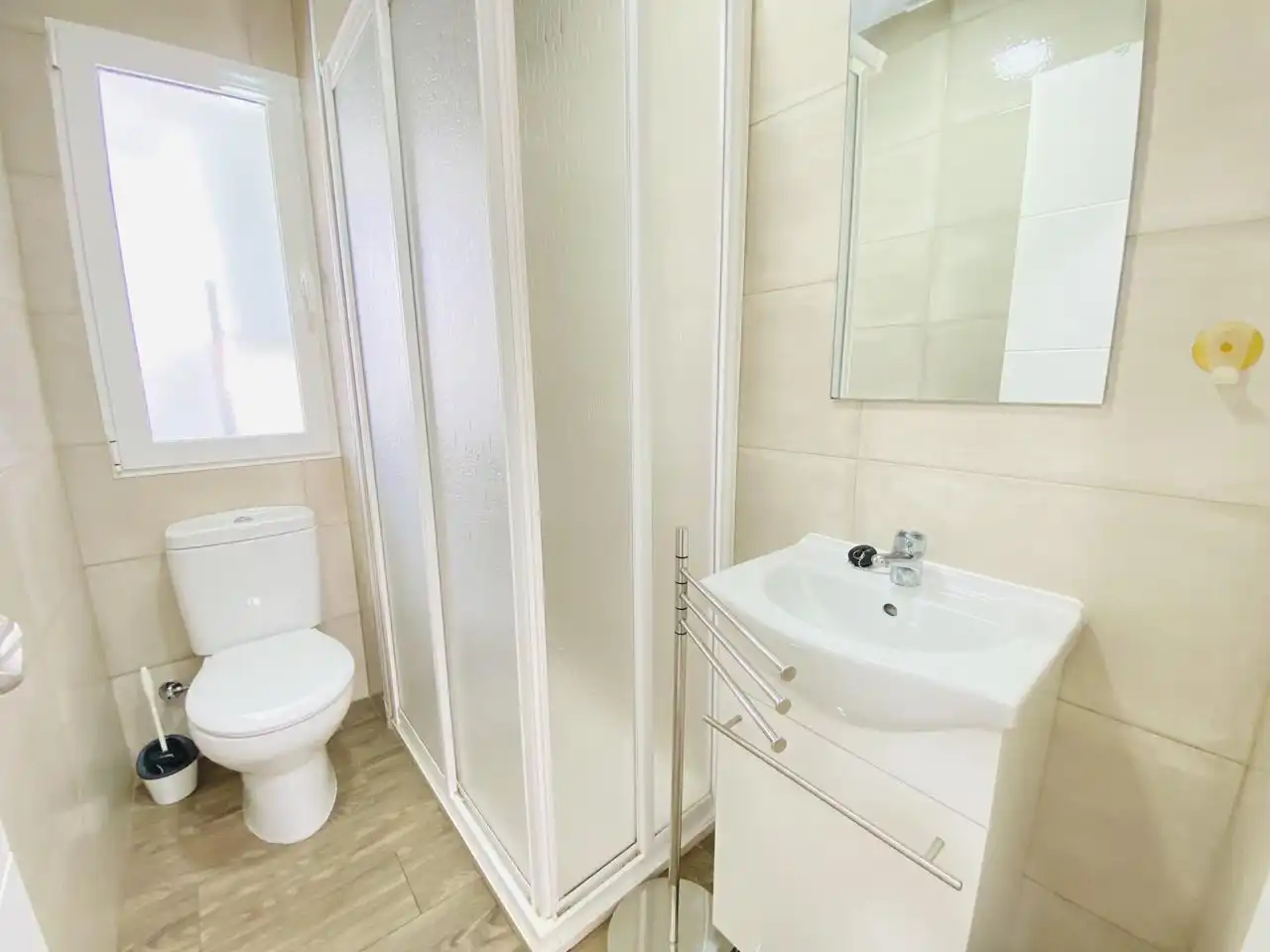 Bathroom of Flat for rent in Granada  with Air Conditioner, Furnished and Balcony