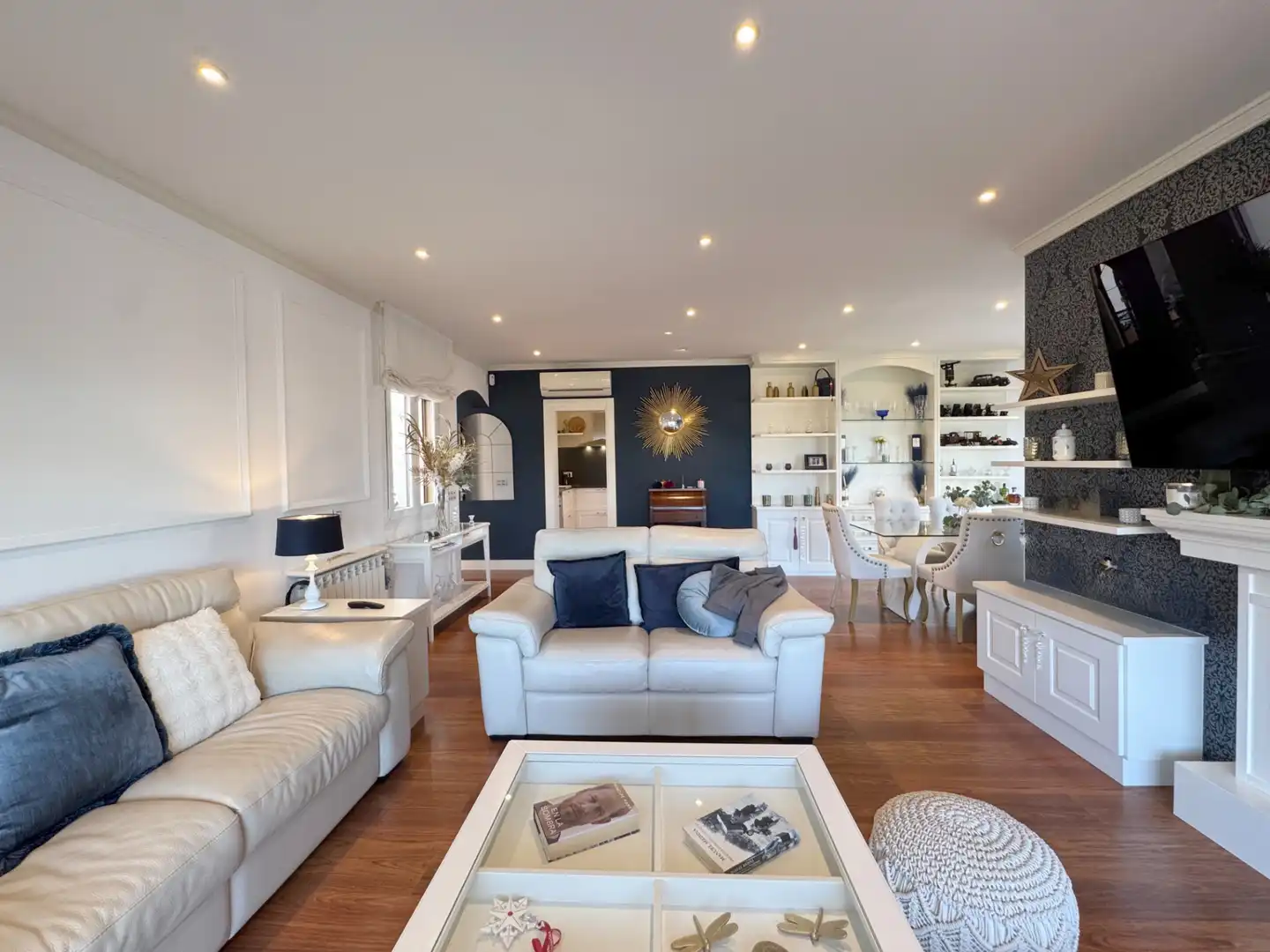Sala d'estar de Casa o xalet en venda en Alhaurín de la Torre amb Aire condicionat, Calefacció i Jardí privat