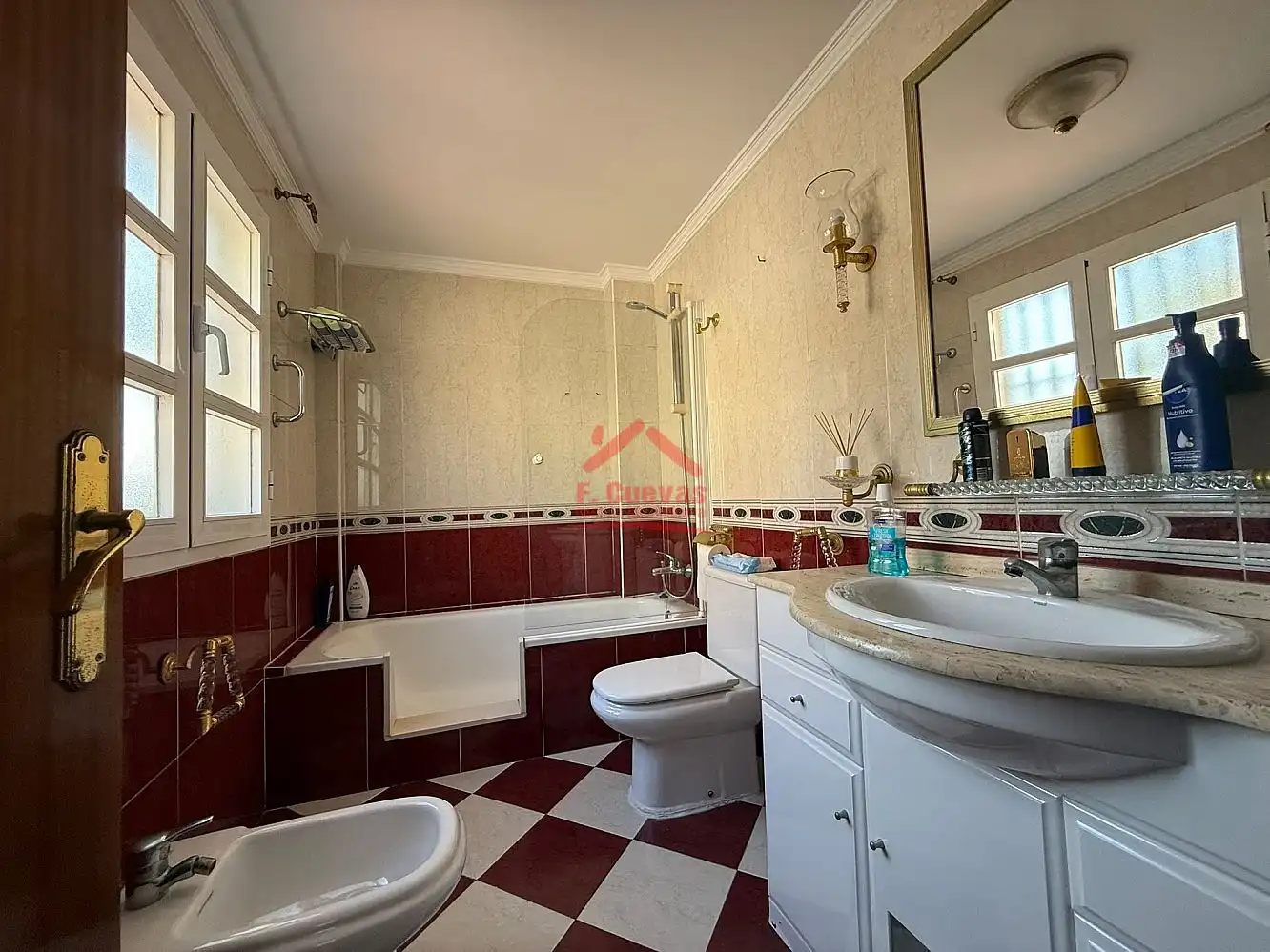 Bany de Casa o xalet en venda en Vélez-Málaga amb Terrassa, Piscina i Forn