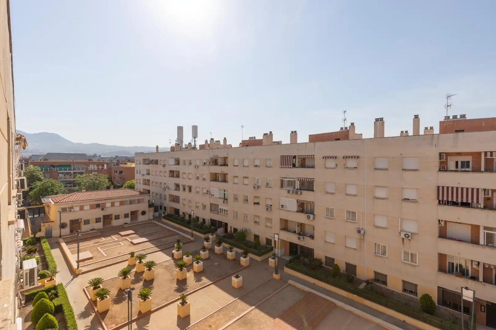 Vista exterior de Piso en venta en Granada con Calefacción, Terraza y Amueblado