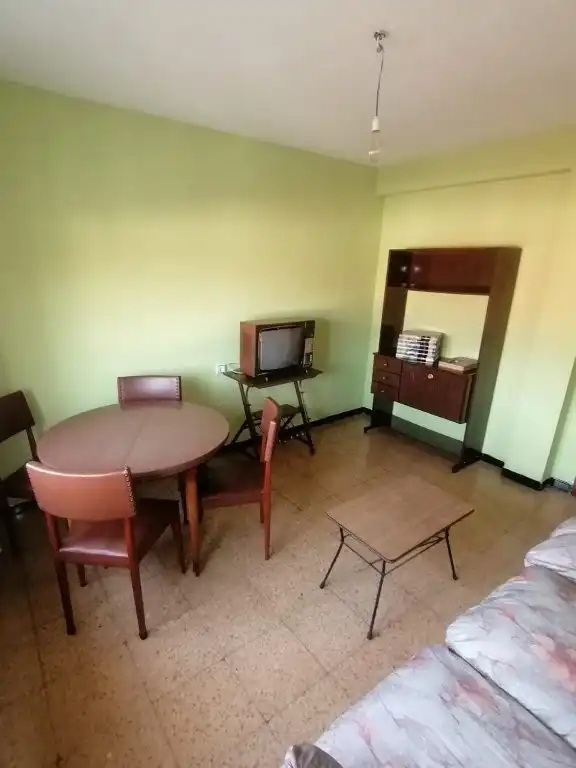 Sala d'estar de Pis en venda en Gijón  amb Moblat i Forn
