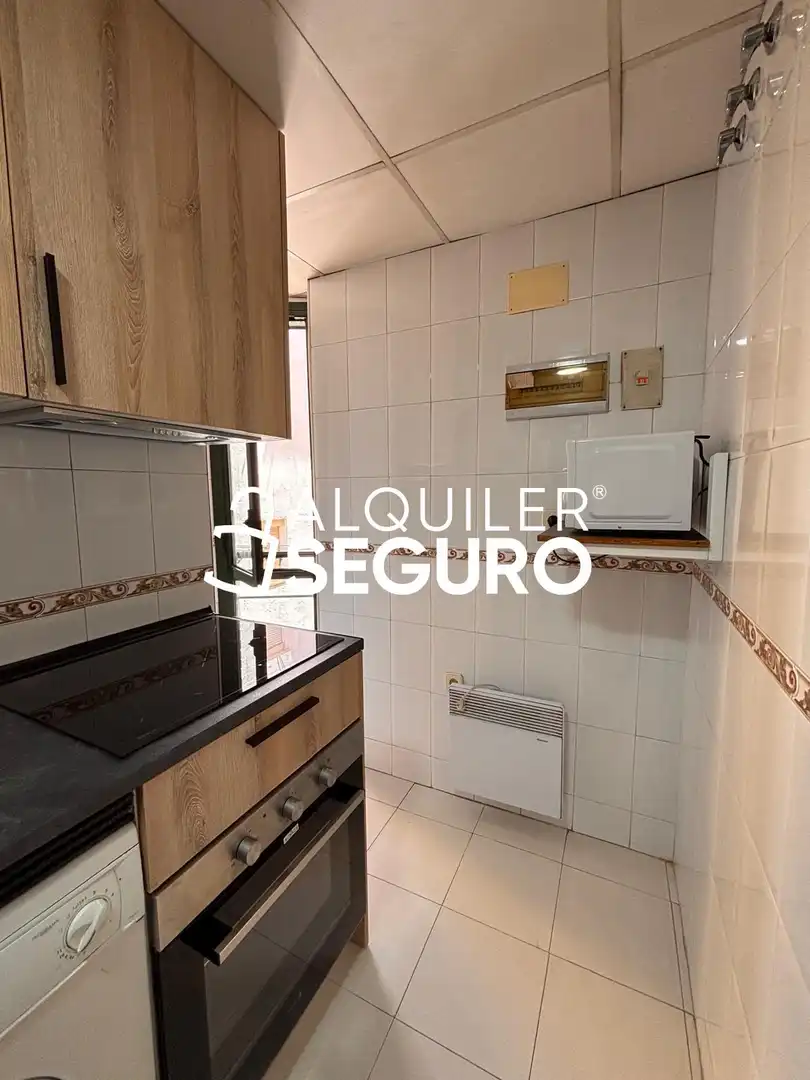 Kitchen of Flat for rent in Madrid  with Air Conditioner and Heating