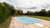 Piscina de Casa o xalet en venda en Arroyomolinos (Madrid) amb Aire condicionat, Calefacció i Jardí privat