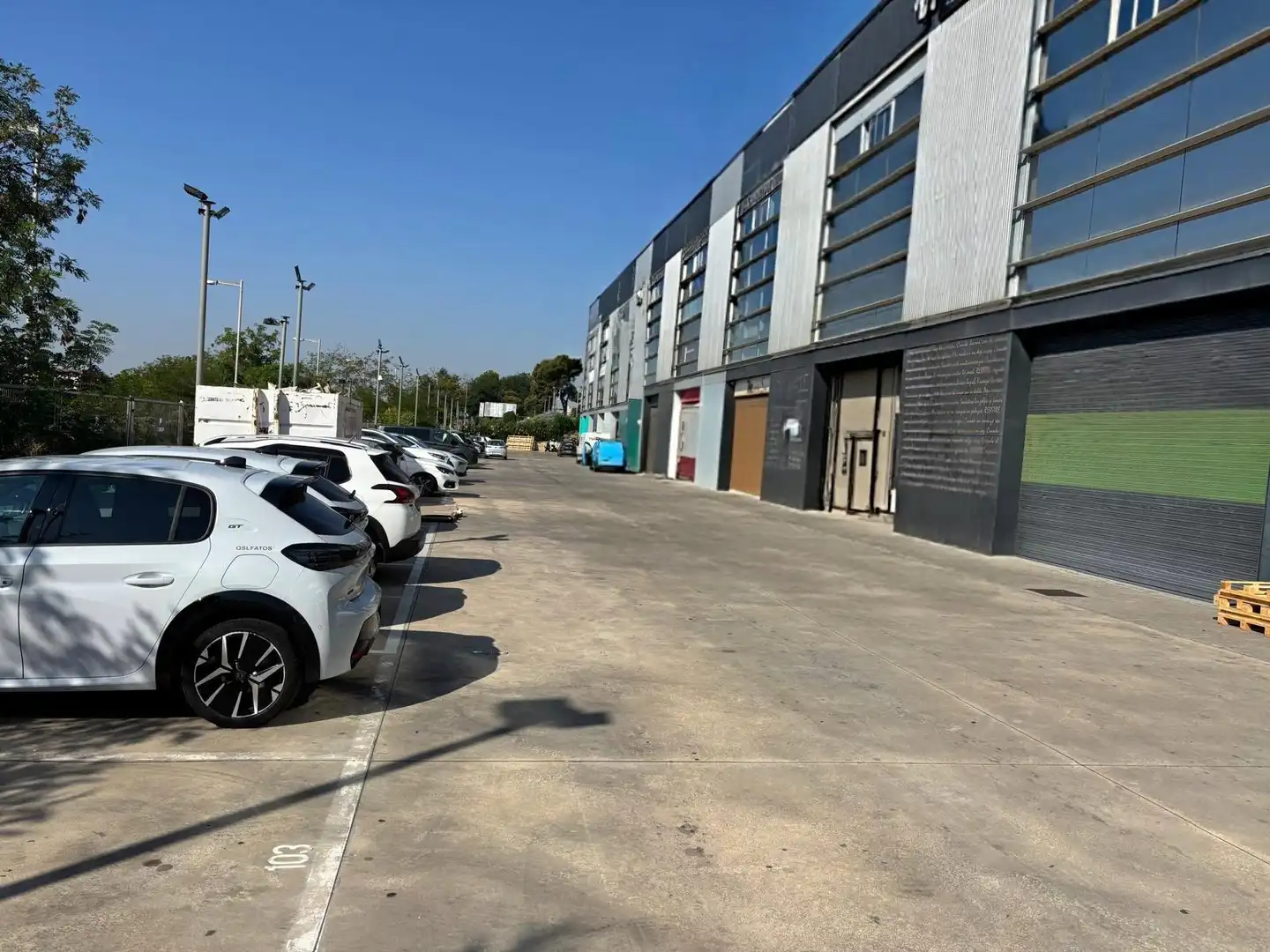 Aparcament de Nau industrial en venda en Badalona