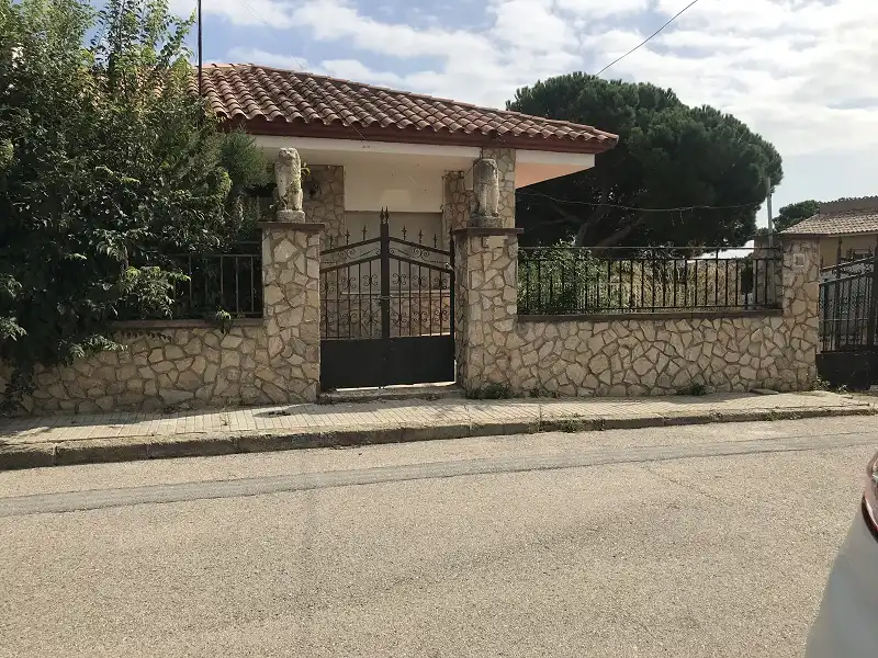 Chalet con piscina en venta en C/ Edelweis