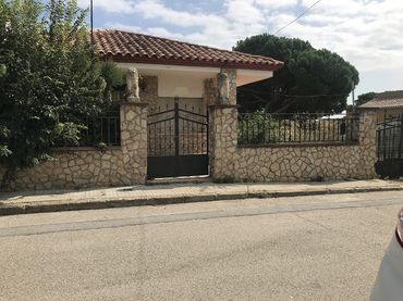 Detached house with pool for sale in C/ Edelweis