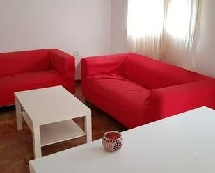 Living room of Flat to rent in  Granada Capital  with Heating and Balcony