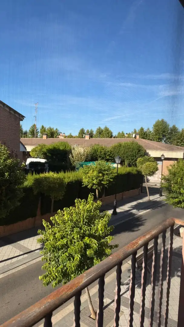 Vista exterior de Pis en venda en Laguna de Duero amb Calefacció i Moblat