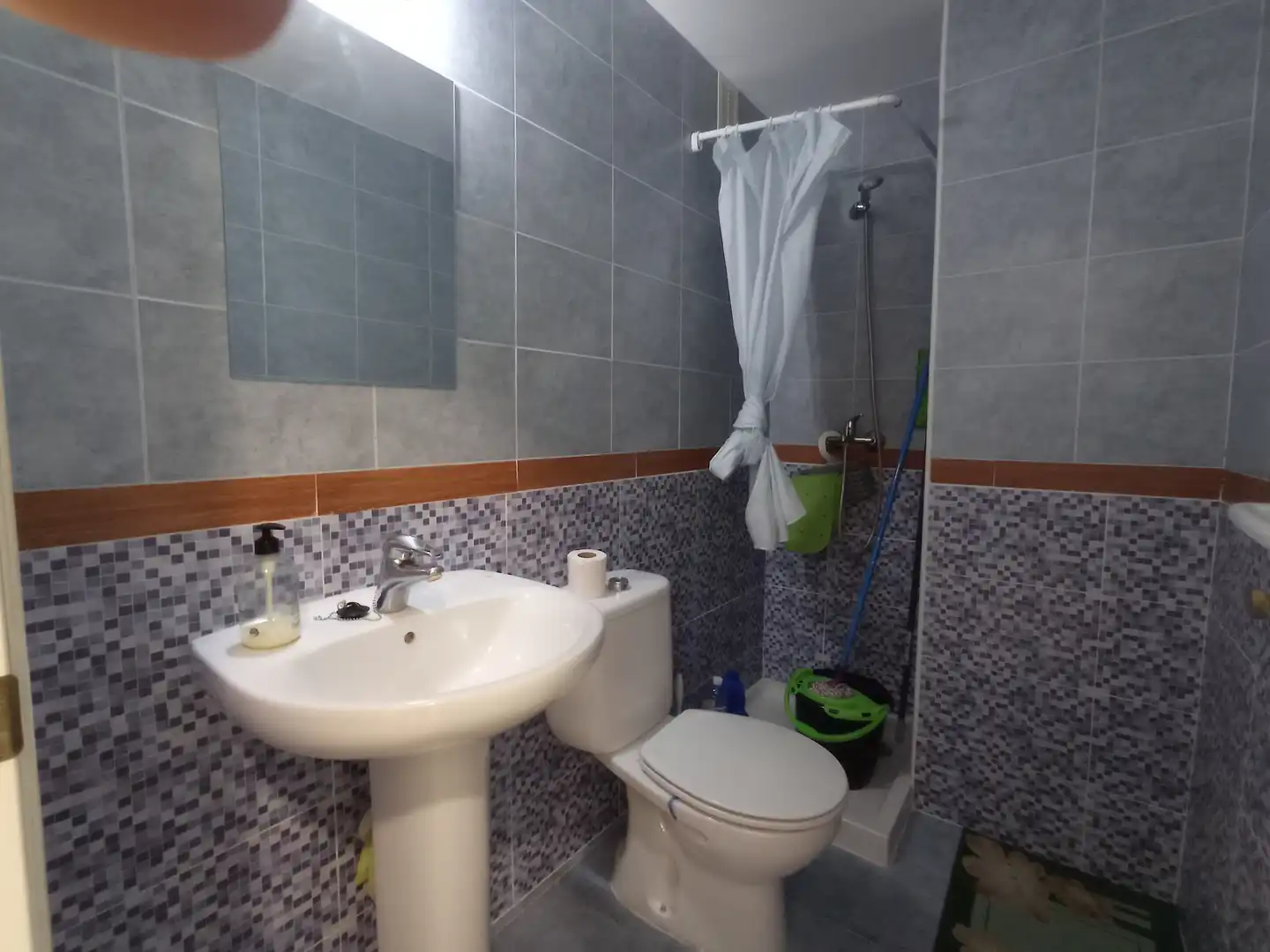 Badezimmer von Wohnung zur Miete in Fuengirola mit Klimaanlage, Möbliert und Waschmaschine