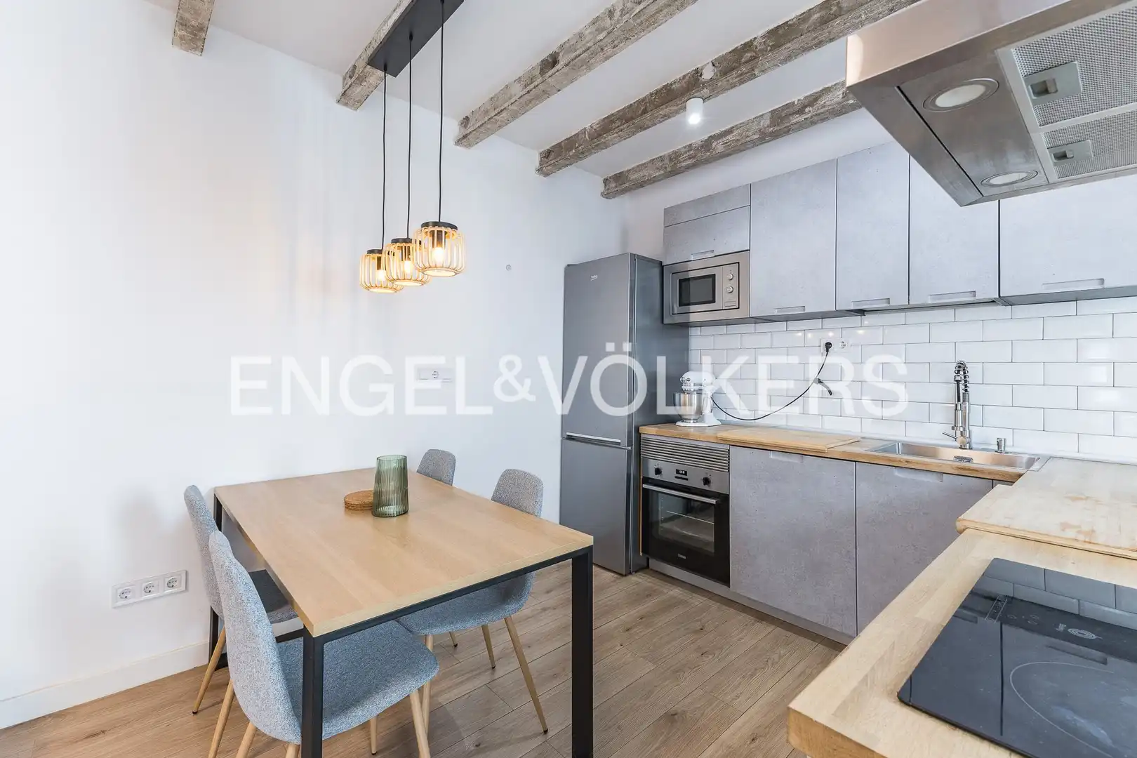 Cocina de Piso en venta en L'Hospitalet de Llobregat con Aire acondicionado, Calefacción y Terraza