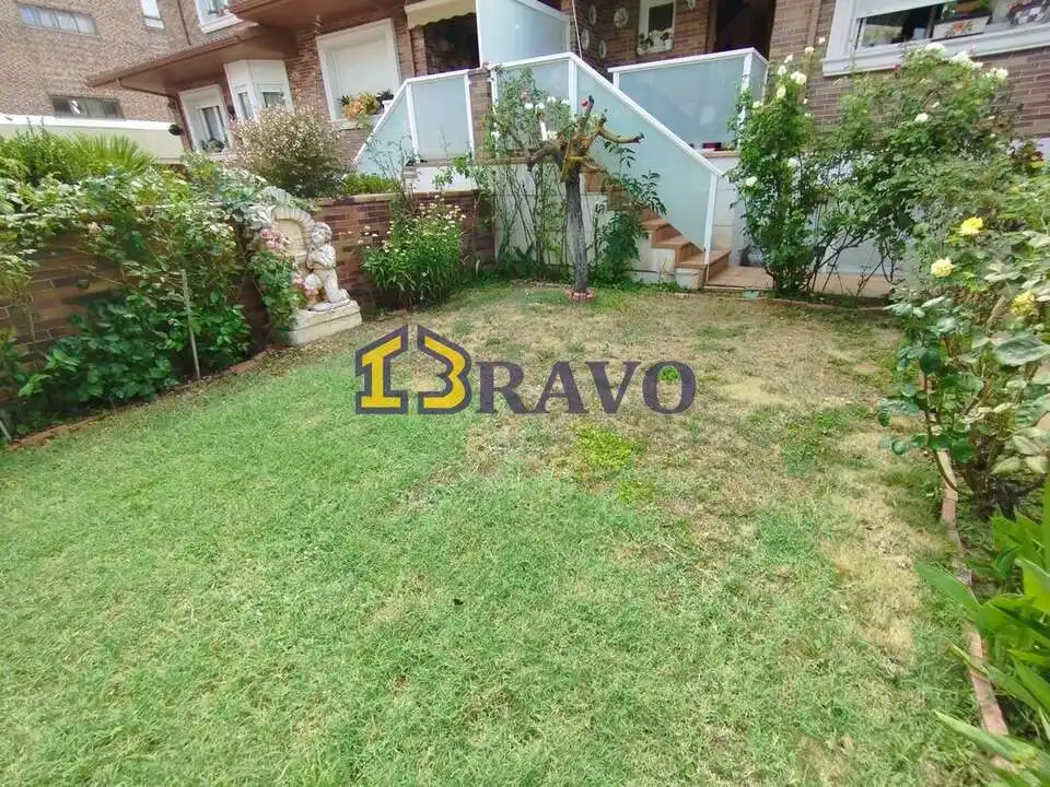 Casa adosada en venta en Medina de Pomar con Calefacción, Jardín privado y Terraza