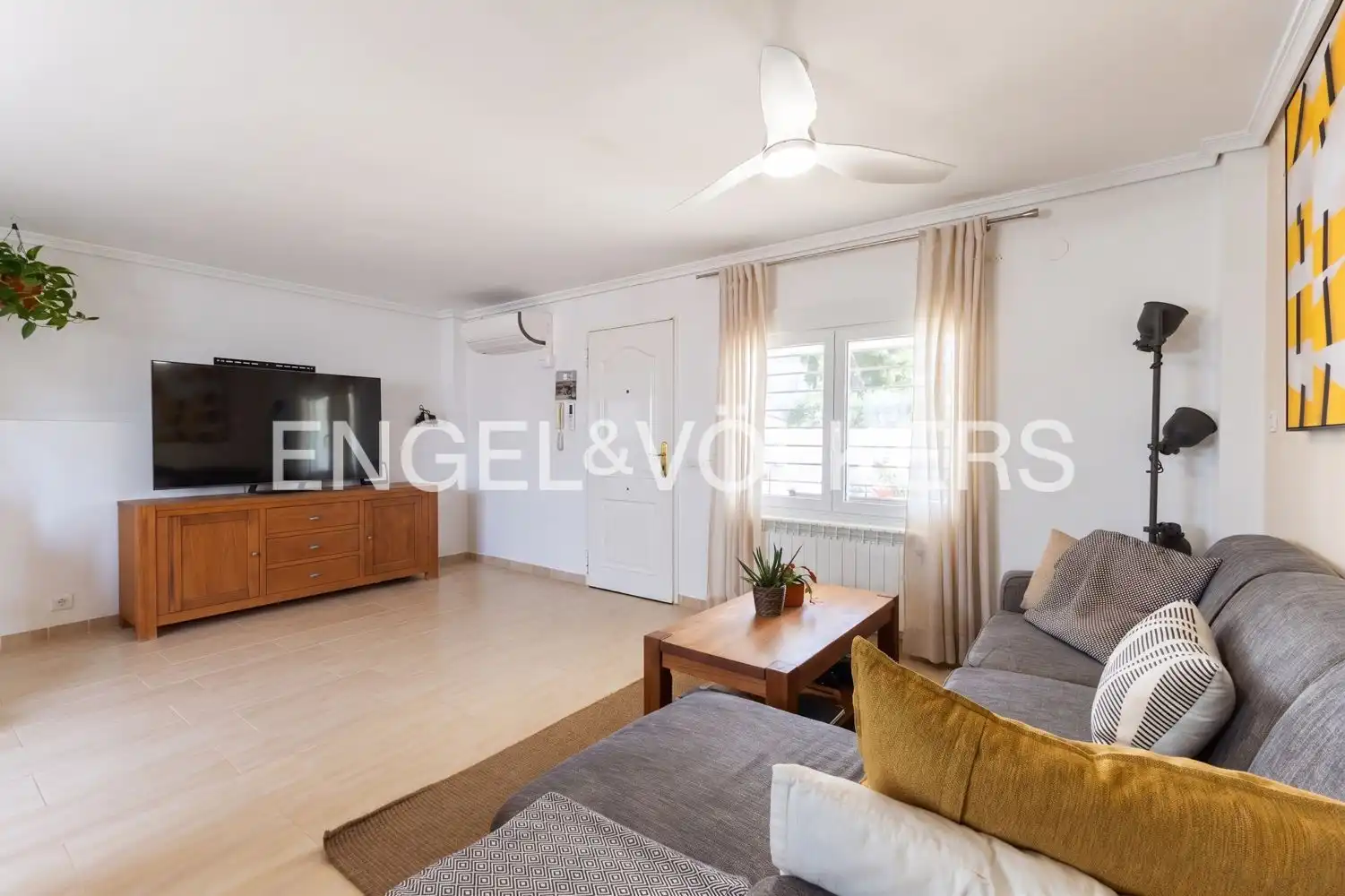 Sala de estar de Casa o chalet en venta en Benicasim / Benicàssim con Aire acondicionado, Calefacción y Jardín privado
