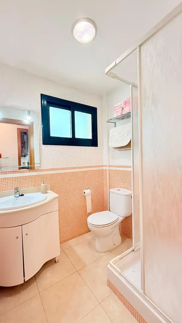 Baño de Piso en venta en Cunit con Aire acondicionado, Calefacción y Terraza