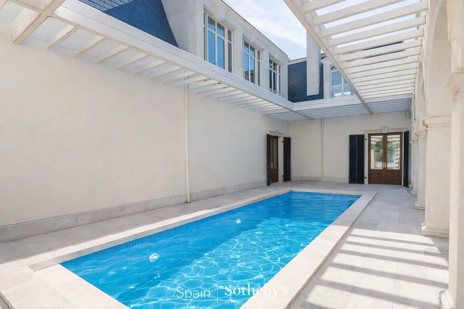 Piscina de Casa o chalet en venta en Madrid con Aire acondicionado, Calefacción y Jardín privado