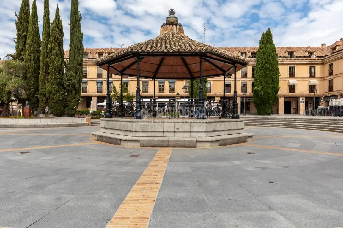 Außenansicht von Wohnung zum Verkauf in Las Rozas de Madrid mit Klimaanlage, Heizung und Terrasse