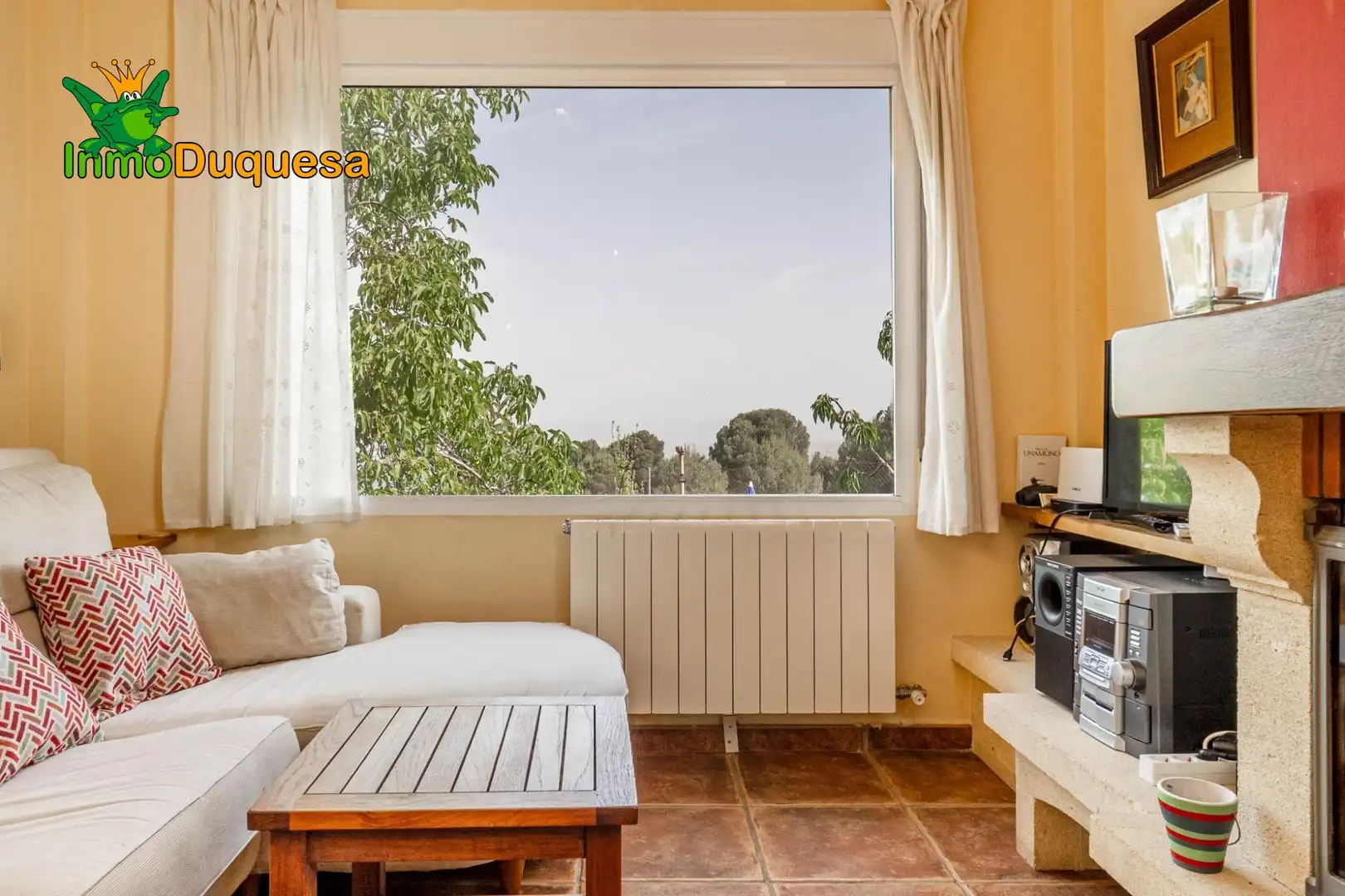 Sala d'estar de Casa o xalet en venda en La Zubia amb Calefacció, Jardí privat i Terrassa