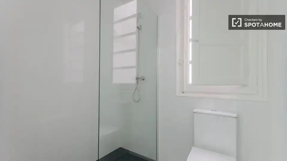 Baño de Piso para compartir en Valencia con Aire acondicionado, Calefacción y Amueblado