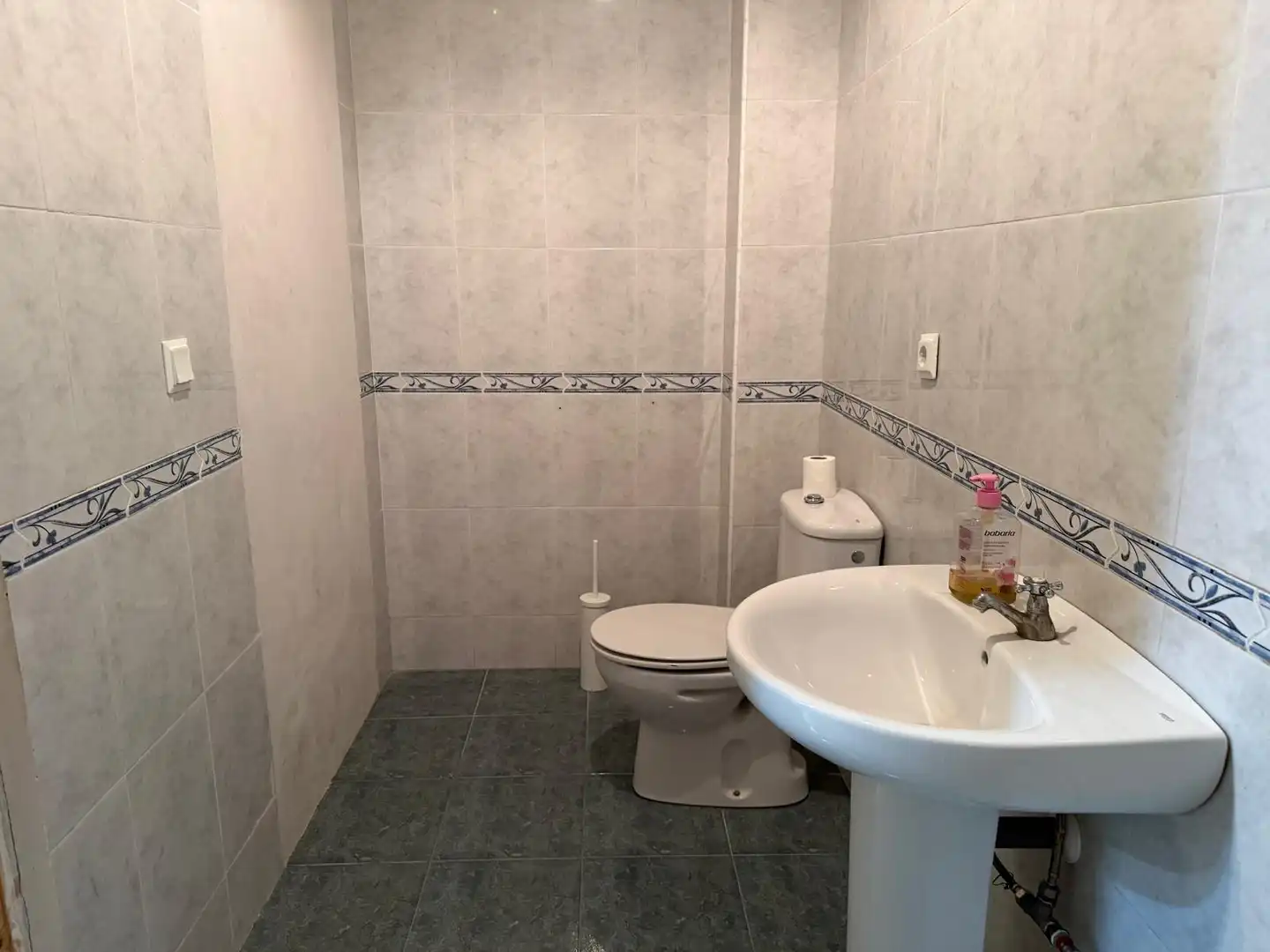 Bathroom of Commercial properties for rent in Buñol