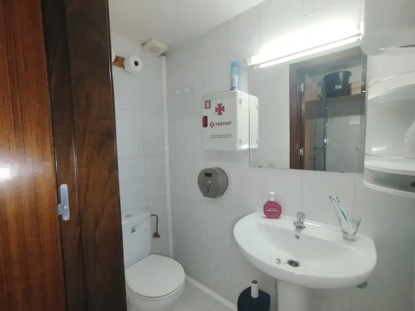 Bany de Local de lloguer en Socuéllamos amb Aire condicionat i Moblat