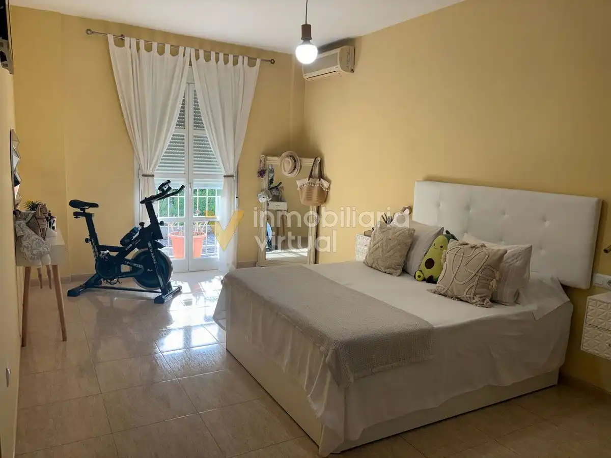 Dormitori de Casa o xalet en venda en Lucena amb Moblat