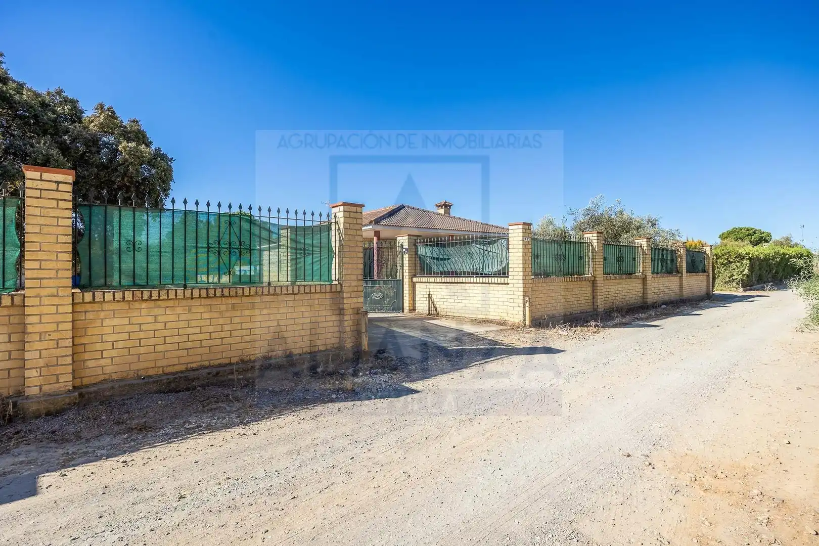 Houses for sale in Sanlúcar la Mayor, Sevilla